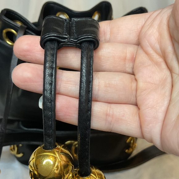 Vintage CHANEL Lambskin Bucket Bag W/Coin Purse - Picture 14 of 16